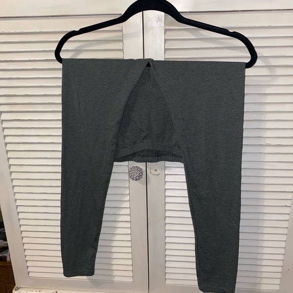 🌼🌼🌼🌼OLIVE GREEN LEGGINGS - Picture 4 of 6